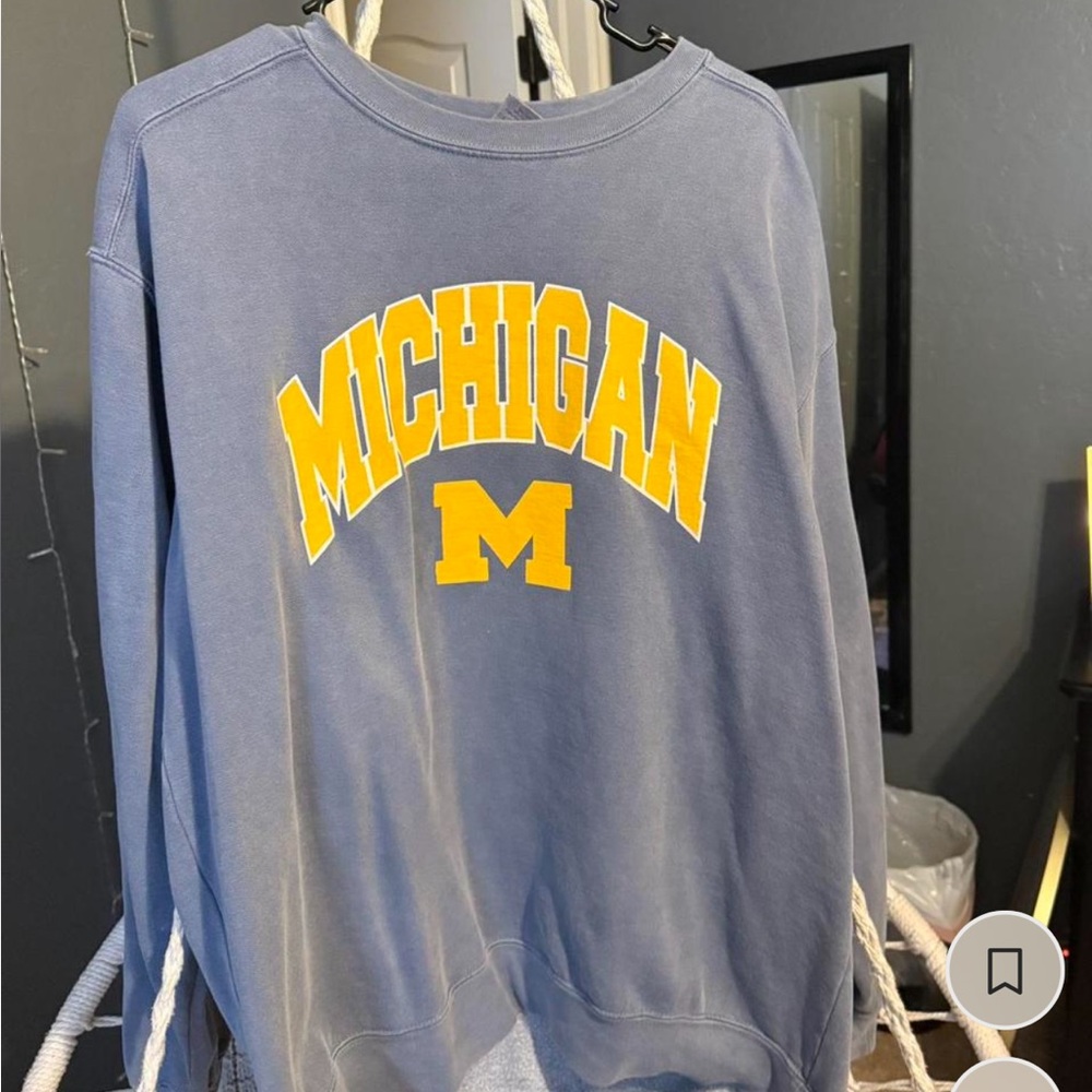 L comfort colors Michigan Sweatshirt